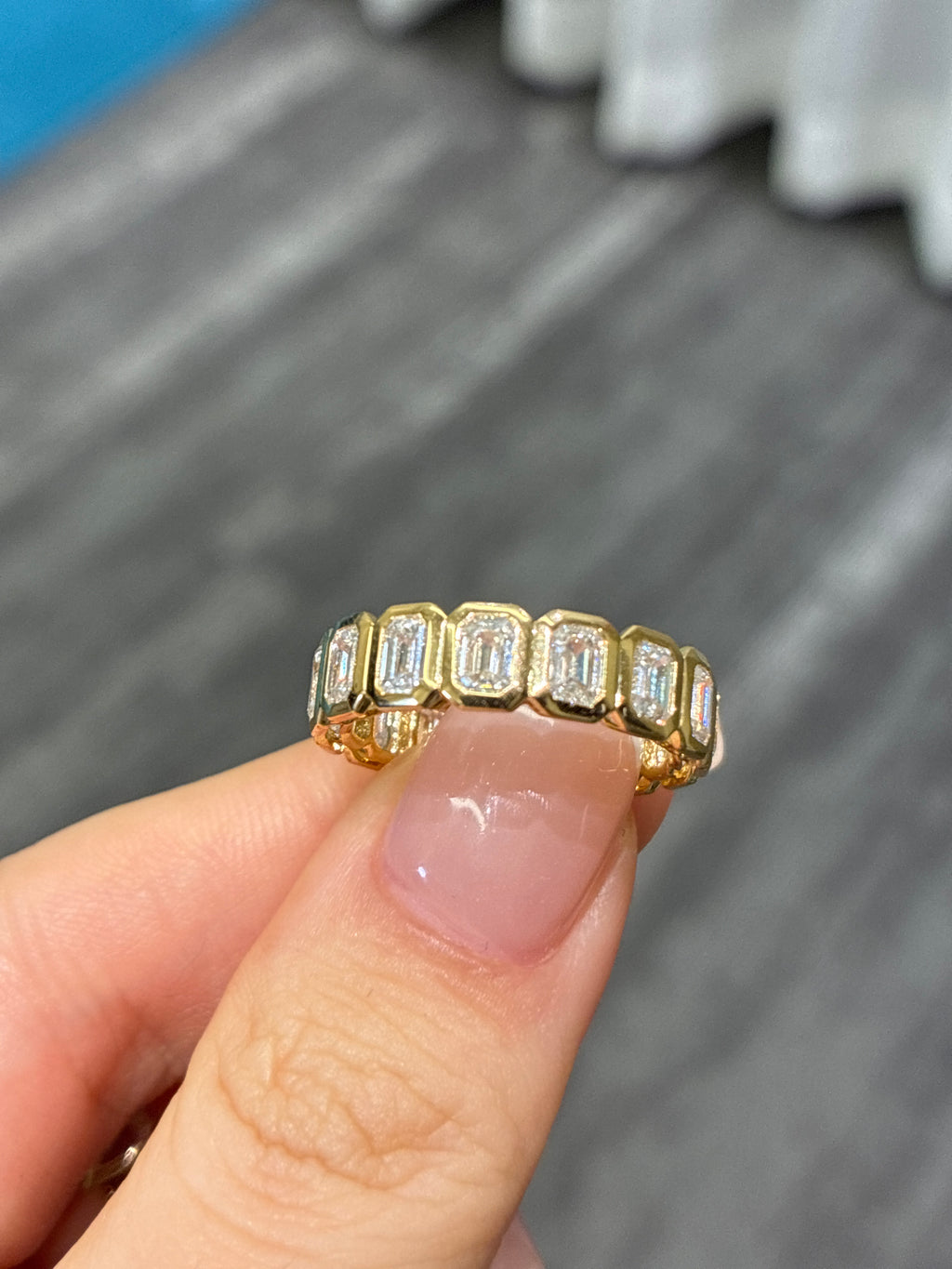 For kathleen 18k yellow gold bezel pear band 2.9ct +emerald bezel