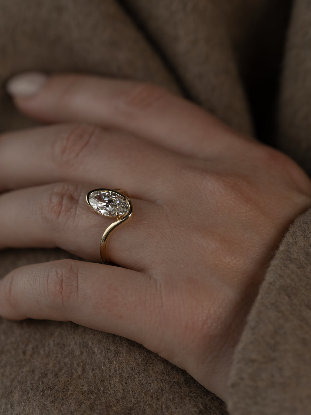 2.00ct Oval Cut Lab Grown Diamond Ring | Sculptural Curved Band Solitaire Engagement Ring | 14K/18K Gold