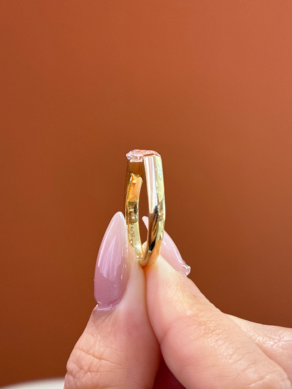 for hera 18K yellow gold east-west marquise solitaire pink diamond, approximately 2 carats FVP/vs1