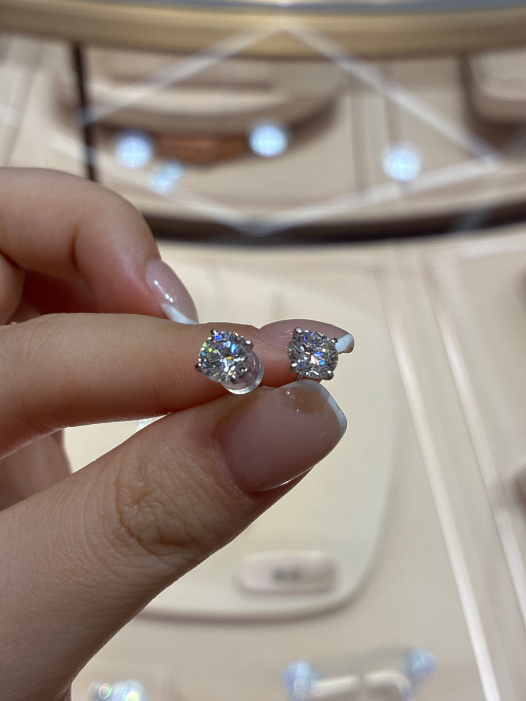 For 18k total 2.06ct round cut earnings DVVS