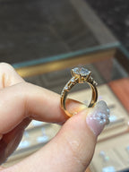 For kaydeevee 18k oval special design main stone1.5ct side stone 0.2ct D /vvs2