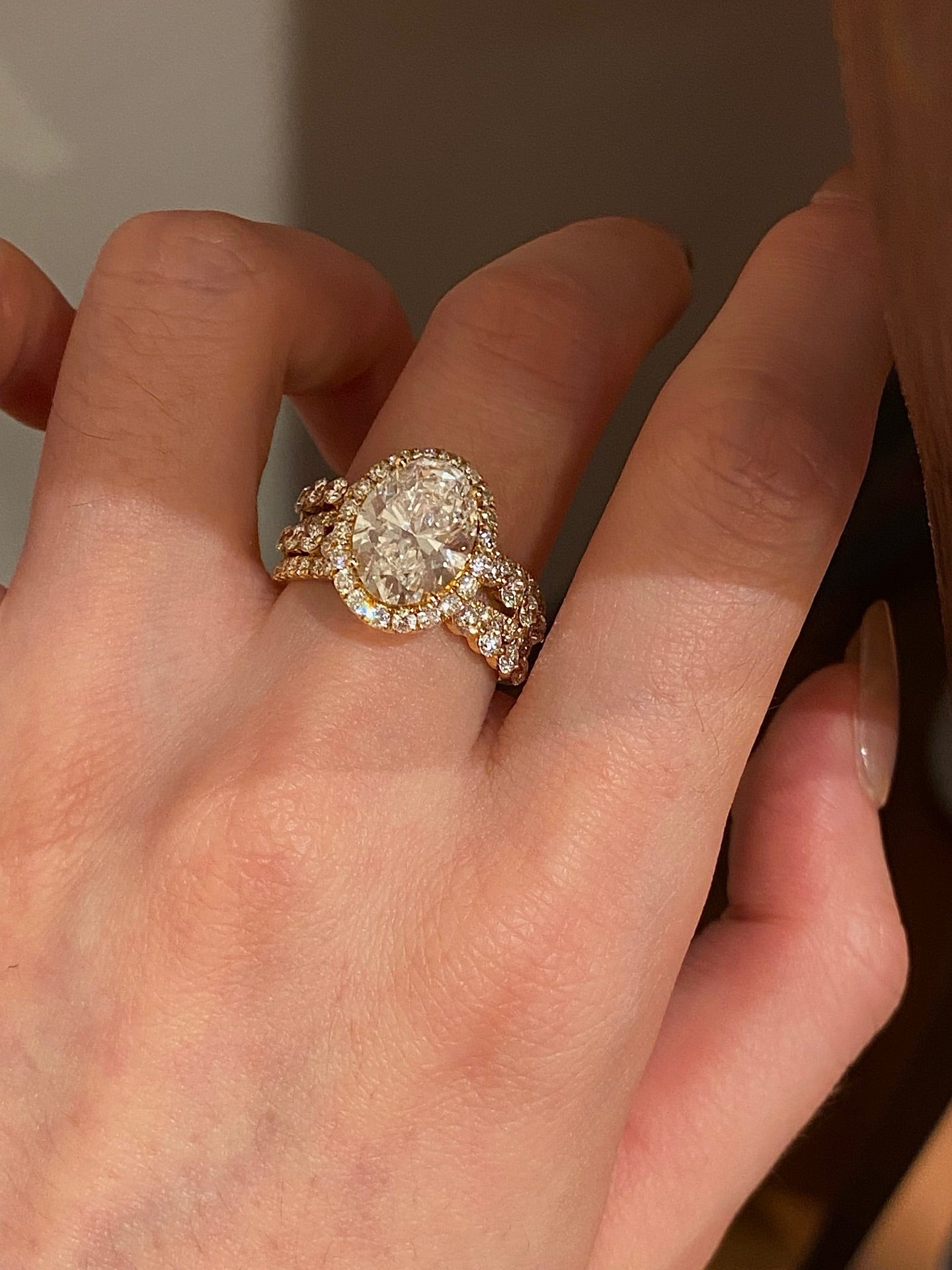 2.5 Carat Round Brilliant Cut Diamond Halo Ring 18K Yellow Gold