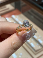 For kaydeevee 18k oval special design main stone1.5ct side stone 0.2ct D /vvs2