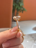 For chanel18k about 5.6ct oval ring