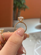 For chanel18k about 5.6ct oval ring