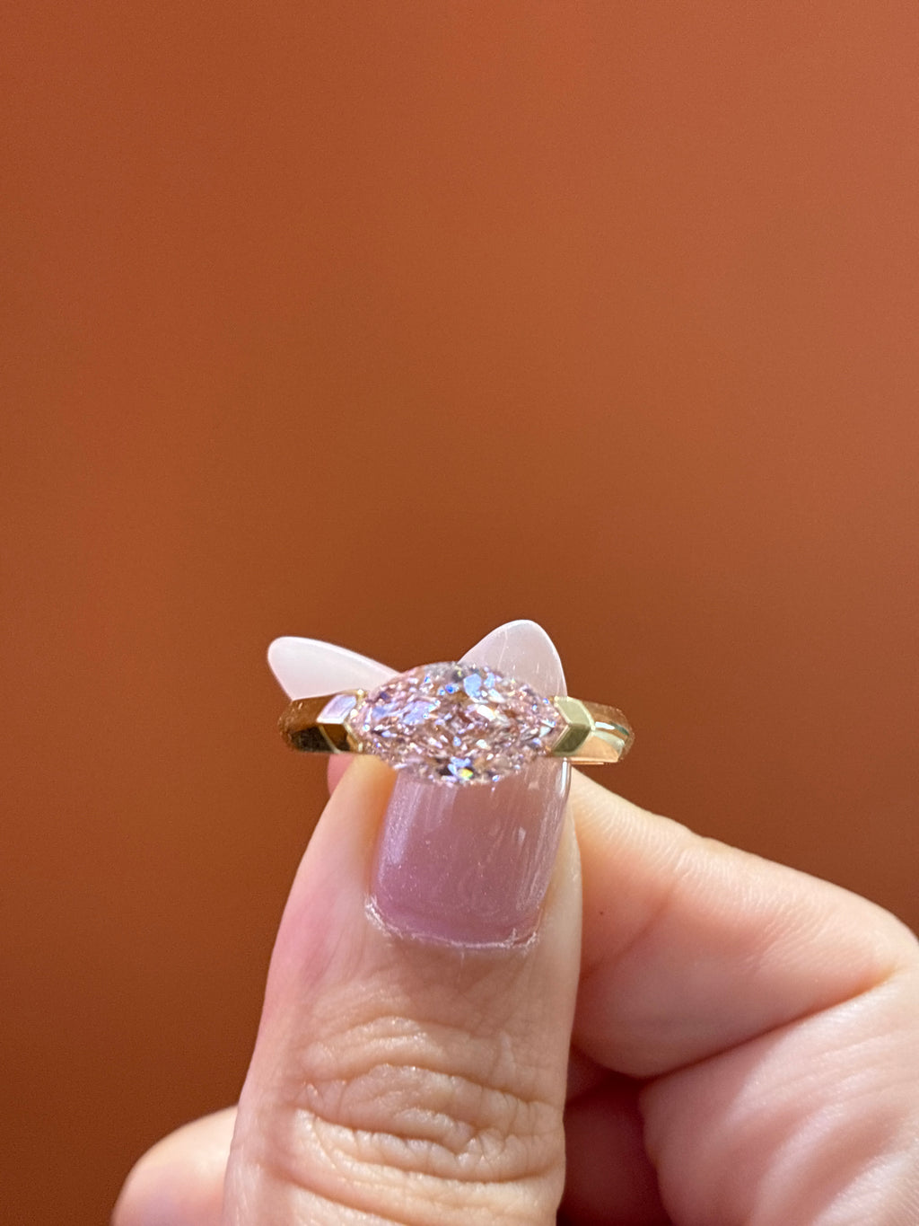for hera 18K yellow gold east-west marquise solitaire pink diamond, approximately 2 carats FVP/vs1